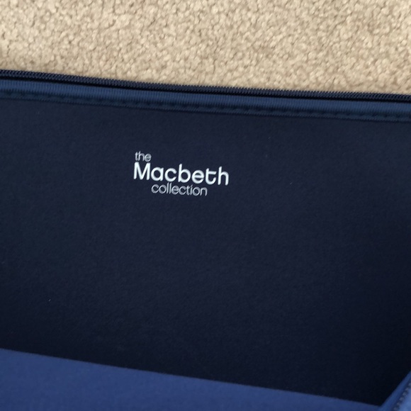 The Macbeth Collection laptop case - Picture 3 of 6
